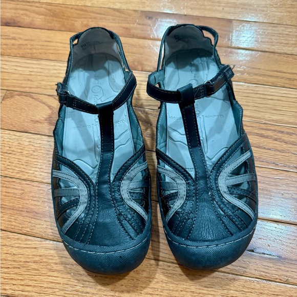 Black and Gray Flats with Breathable Upper and Sturdy Sole - Picture 1 of 4